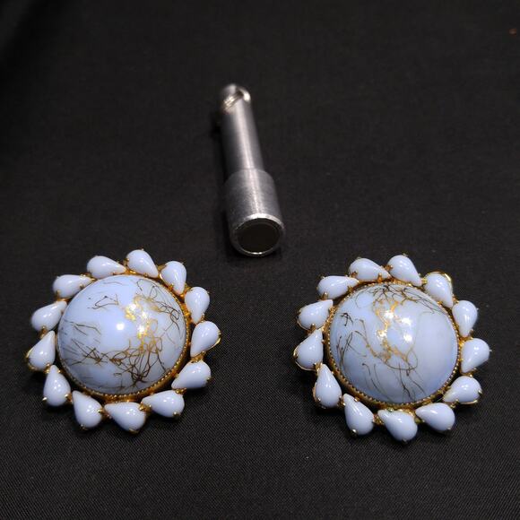 Weiss Light Blue & Gold Marbled Art Glass Earrings, Gold Plated, 1950s Vintage - Picture 4 of 10